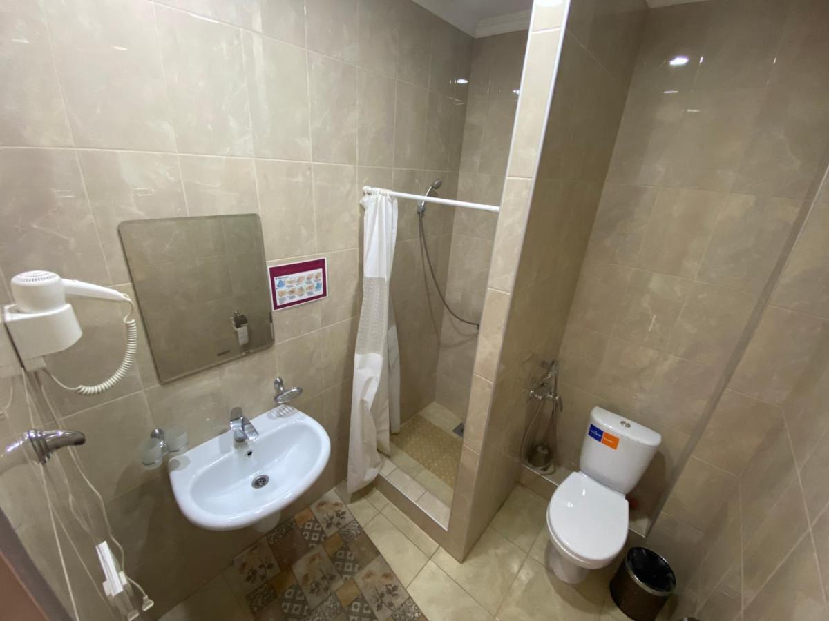 Hotel Azimut Balykčy Esterno foto